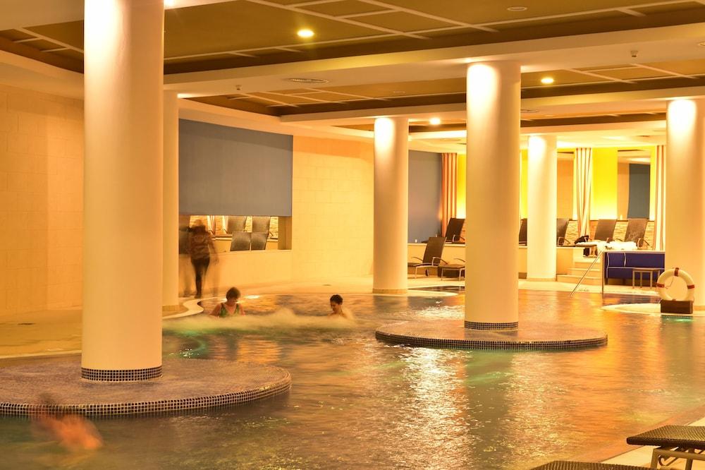 Pestana Casino Park Hotel & Casino Funchal Dış mekan fotoğraf Spa at the hotel