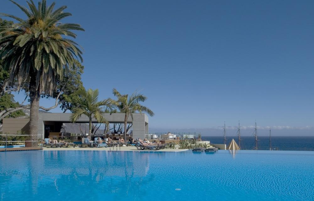 Pestana Casino Park Hotel & Casino Funchal Dış mekan fotoğraf The pool at the hotel