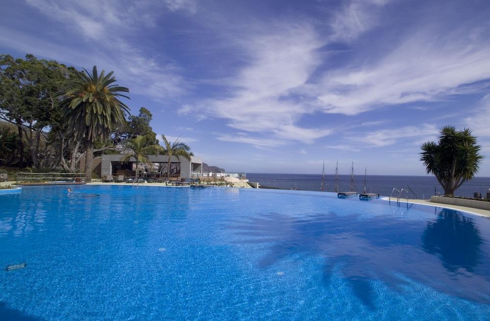 Pestana Casino Park Hotel & Casino Funchal Dış mekan fotoğraf Infinity pool at the Hotel