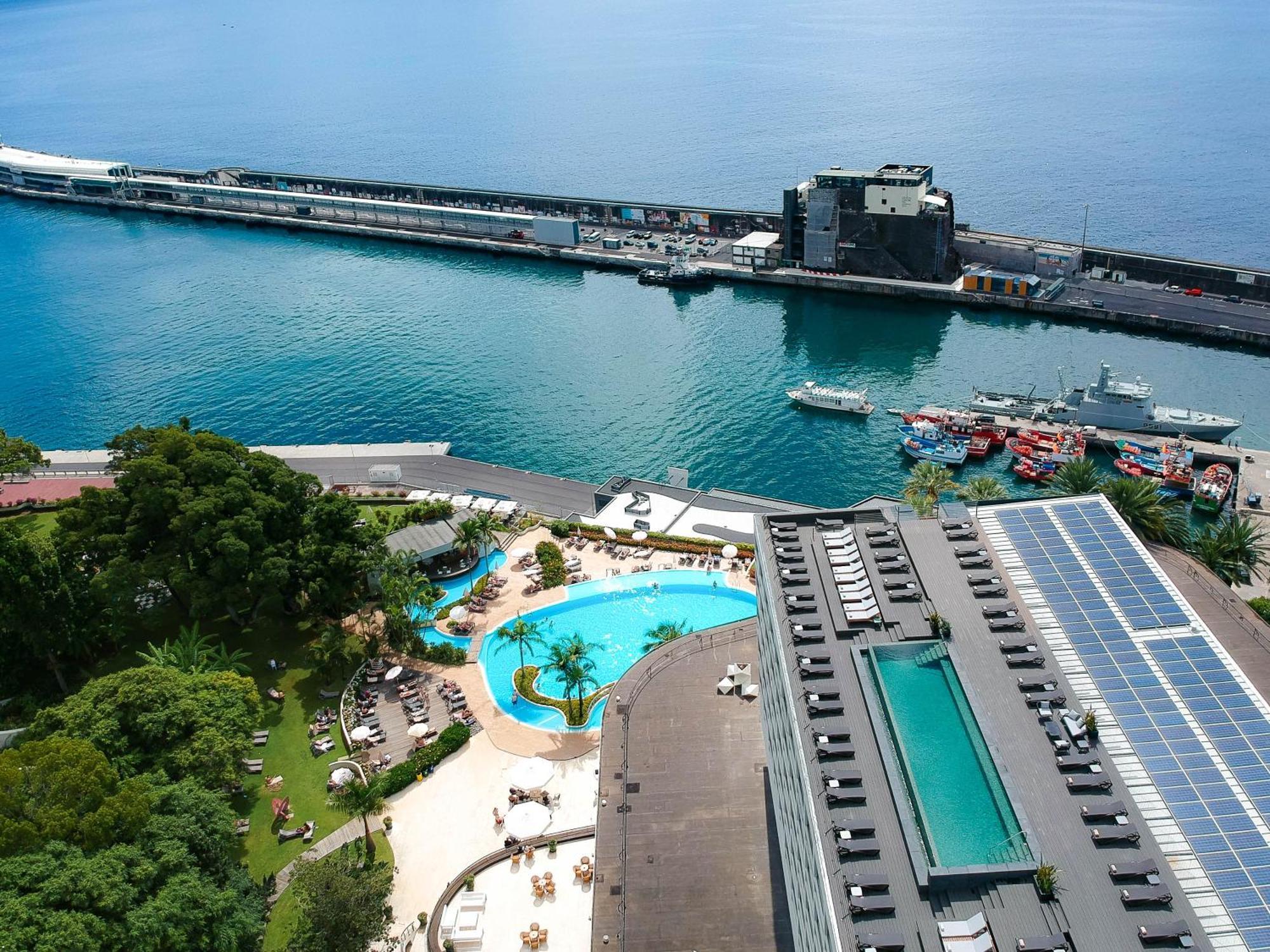 Pestana Casino Park Hotel & Casino Funchal Dış mekan fotoğraf Aerial view of the hotel