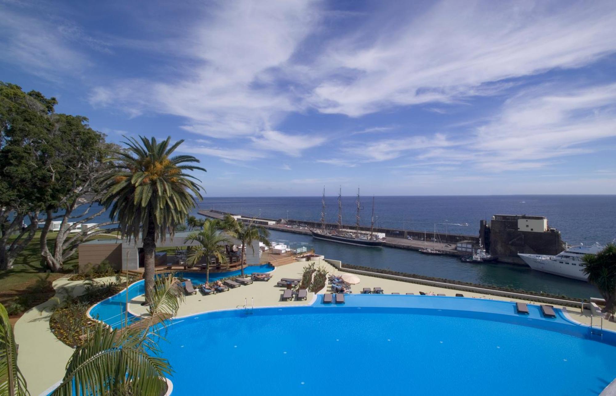 Pestana Casino Park Hotel & Casino Funchal Dış mekan fotoğraf The pool at the hotel