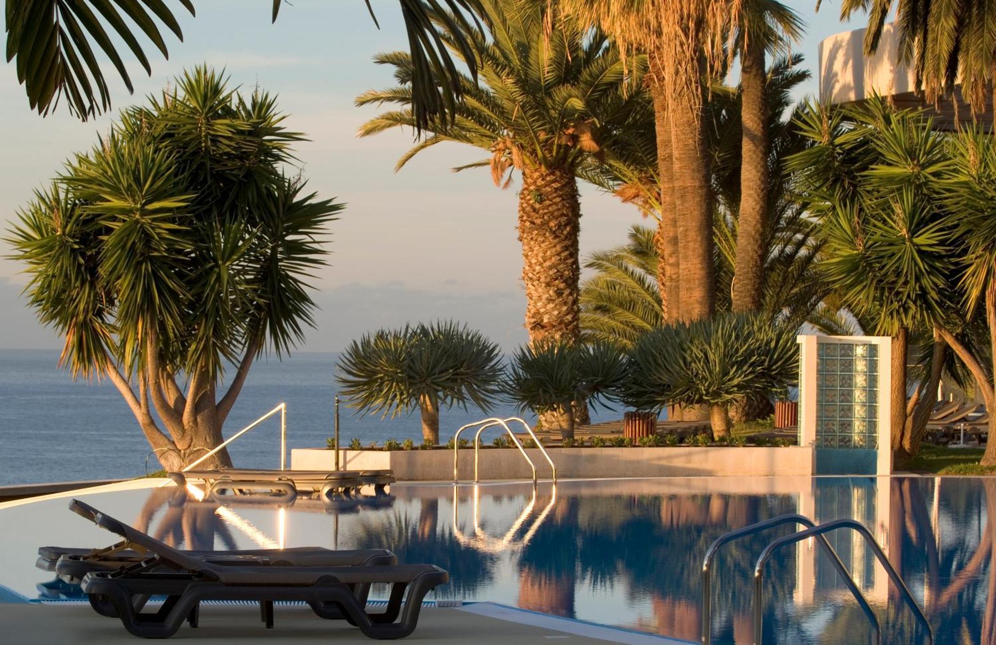 Pestana Casino Park Hotel & Casino Funchal Dış mekan fotoğraf The pool at the Westin Athens