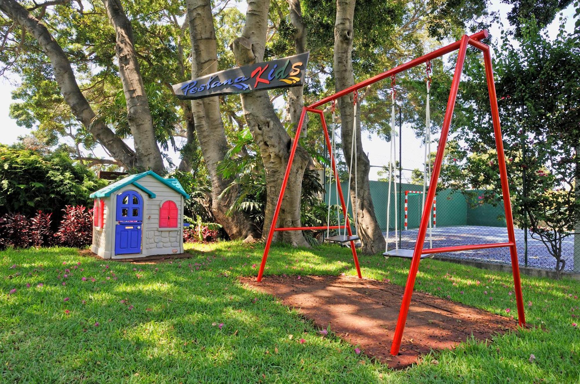 Pestana Casino Park Hotel & Casino Funchal Dış mekan fotoğraf Playground at the school