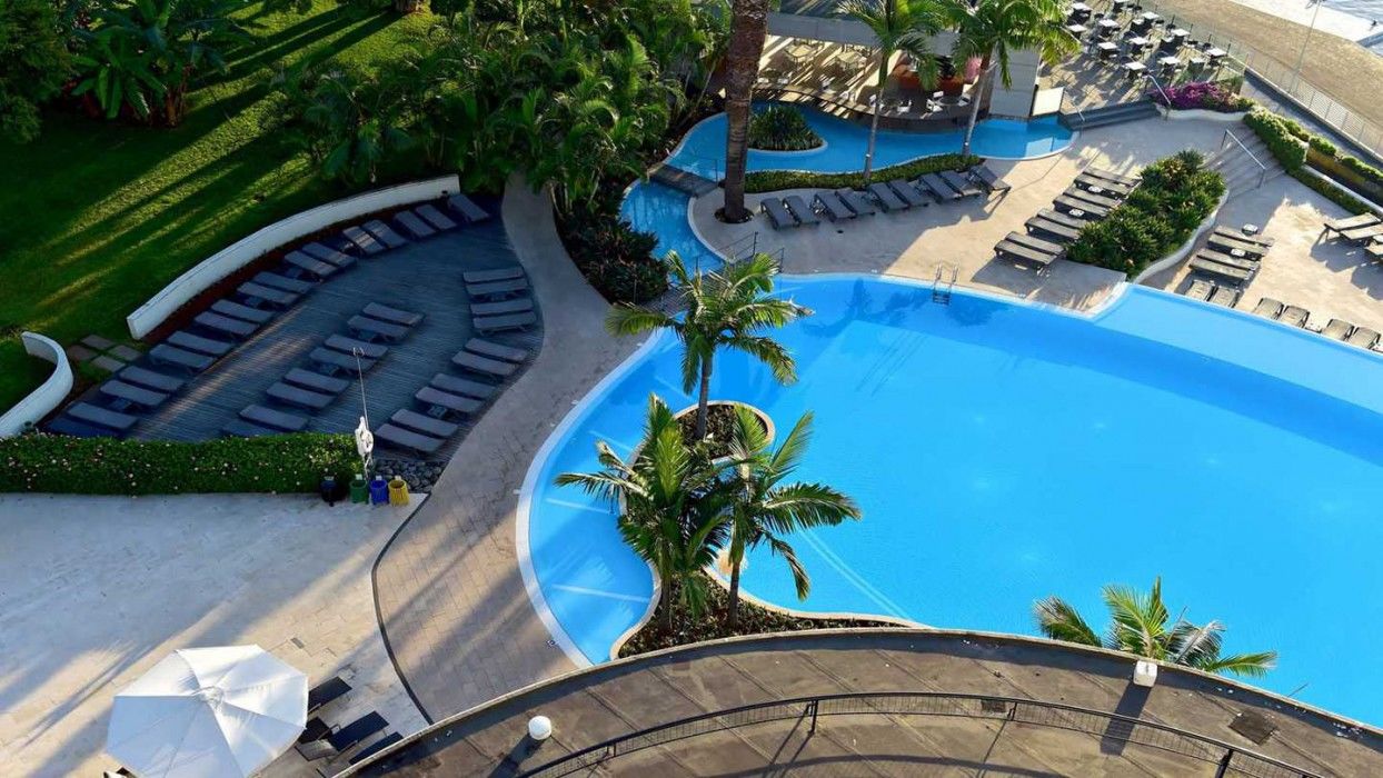 Pestana Casino Park Hotel & Casino Funchal Dış mekan fotoğraf The pool at the hotel
