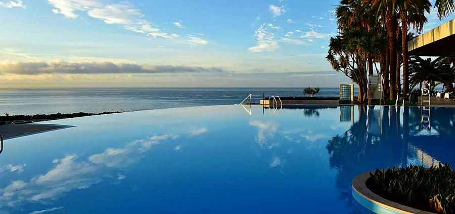 Pestana Casino Park Hotel & Casino Funchal Dış mekan fotoğraf Infinity pool at the Cape Sun Resort